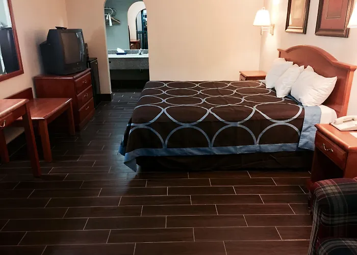 Motel 6 Pensacola, Fl - Nas 2*